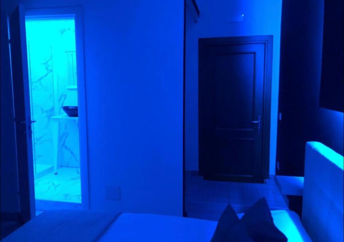 B&B Rial Napoli Bagian luar foto