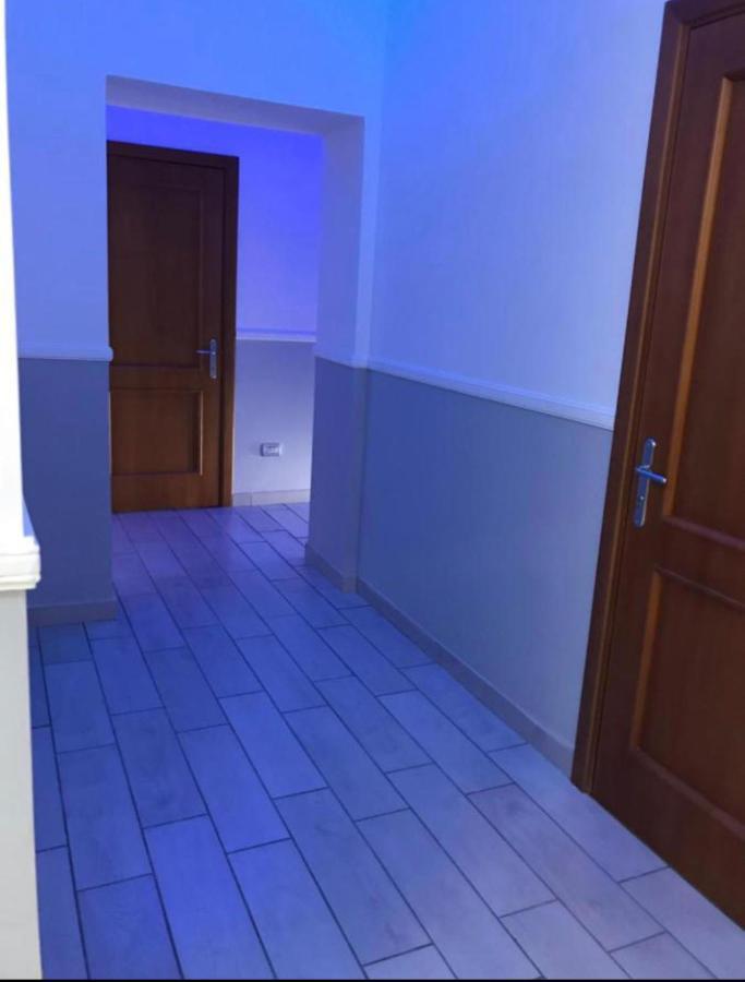 B&B Rial Napoli Bagian luar foto