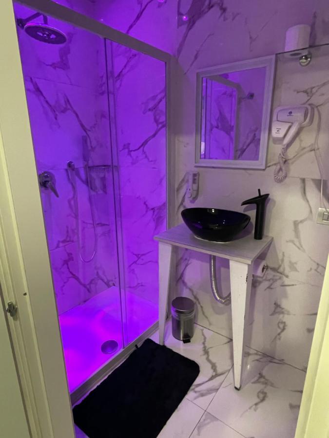 B&B Rial Napoli Bagian luar foto